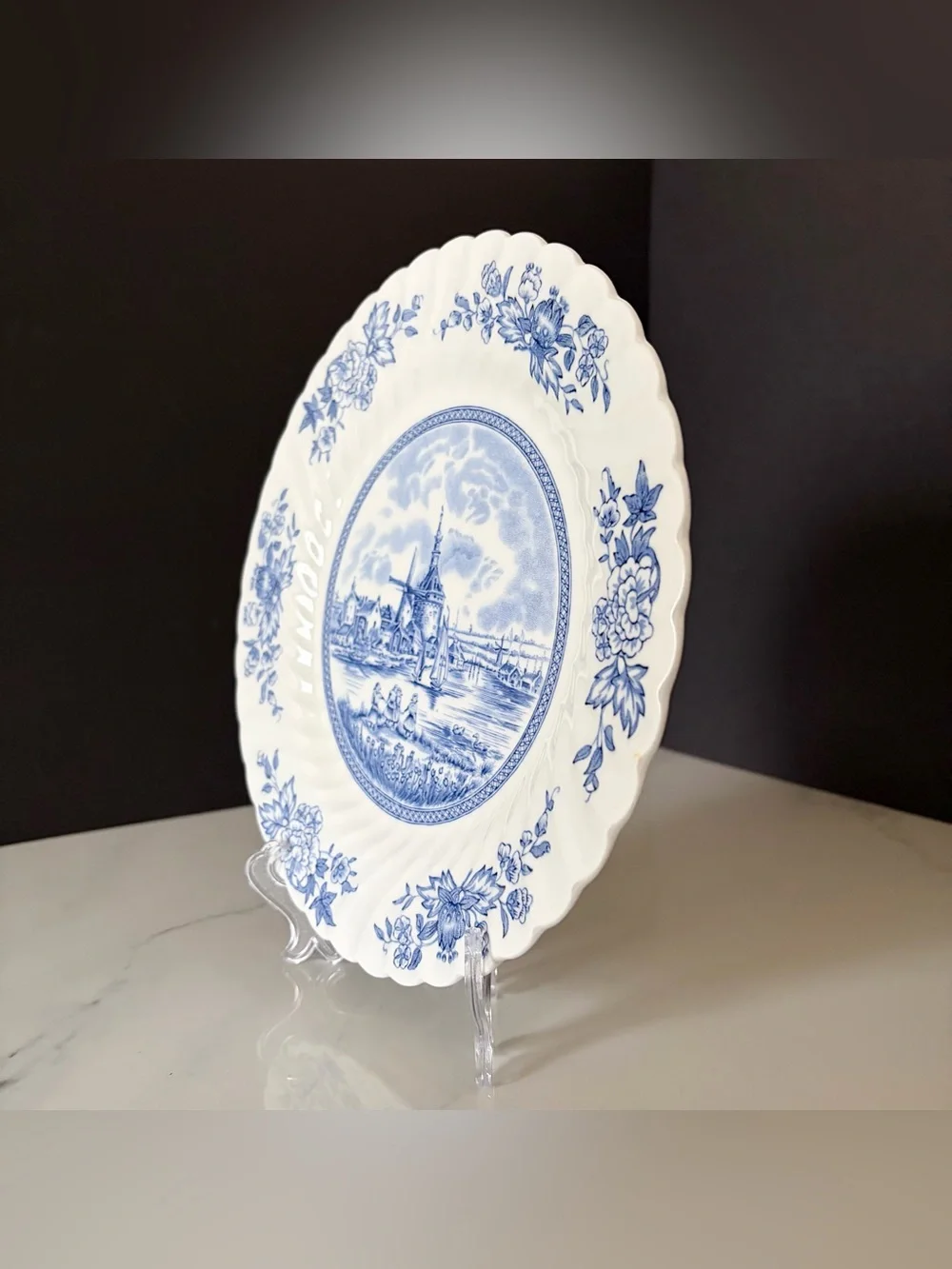 Tulip Time Dinner Plate by Johnson Brothers